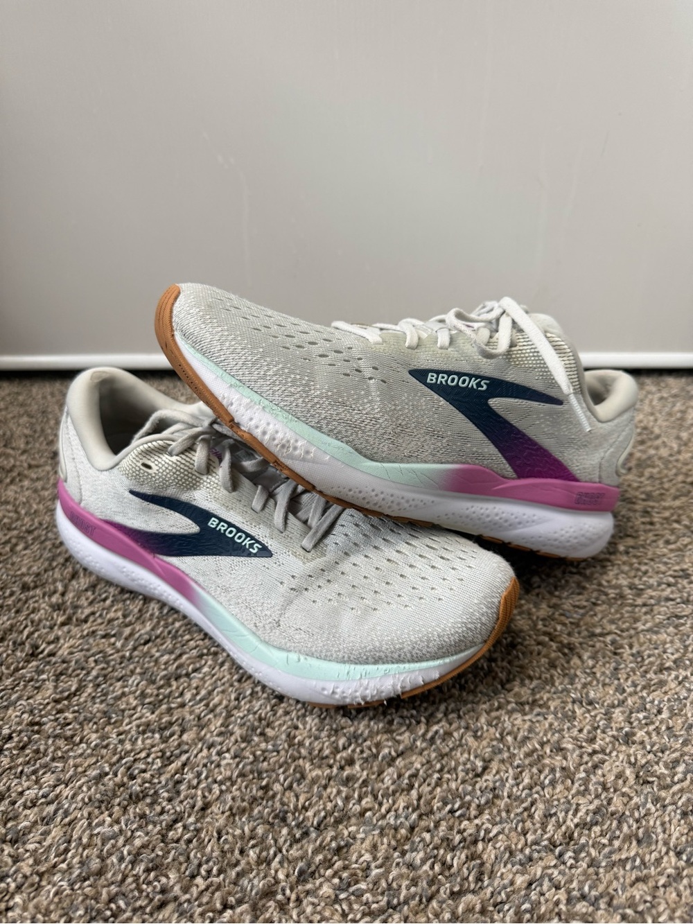 BROOKS GHOST 16Women’s Neutral Running Shoes in Light Gray with Pink Accents